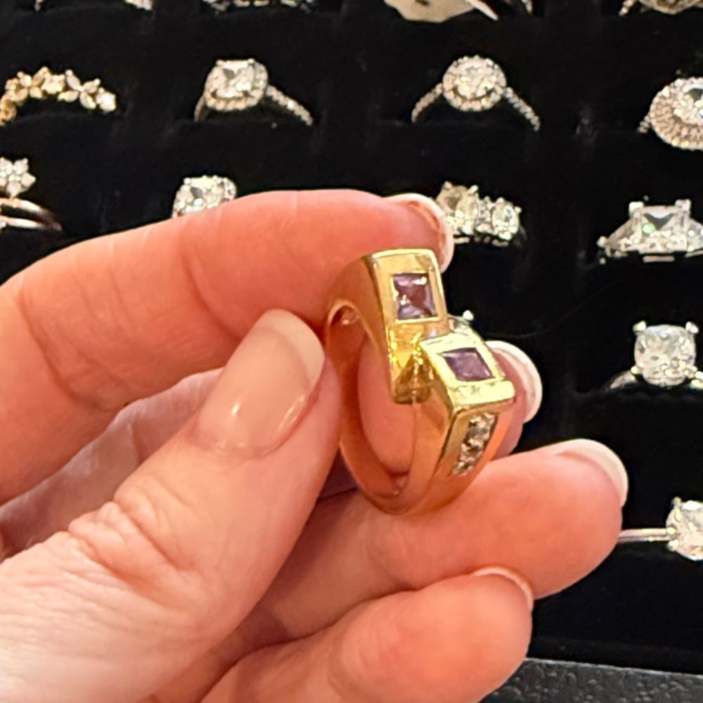 SIZE 8 RING - Picture 5 of 9